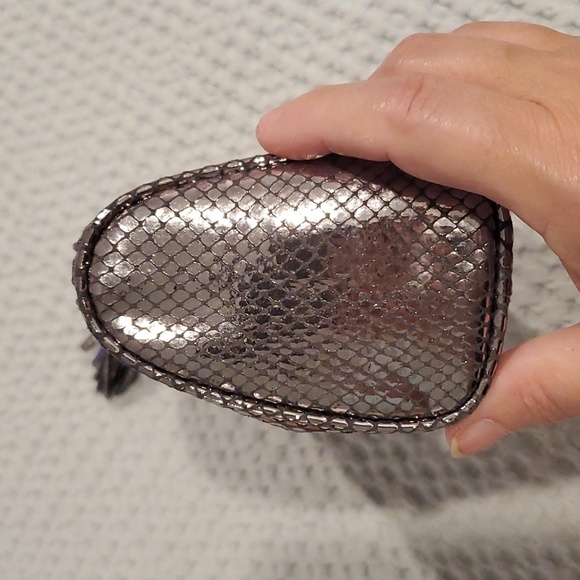 Michael Kors Ltd Edition Metallic Embossed Suede Signature Cosmetic Case NWOT - Picture 4 of 8